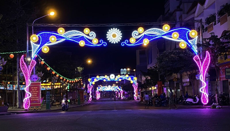 trang-tri-bang-led-day